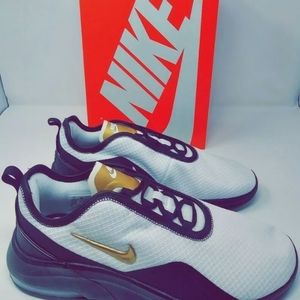 Men Nike Air Motion 2 (Size 11)